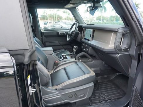 Used 2025 Ford Bronco Outer Banks w/ Sasquatch Package AWD/4WD image 3