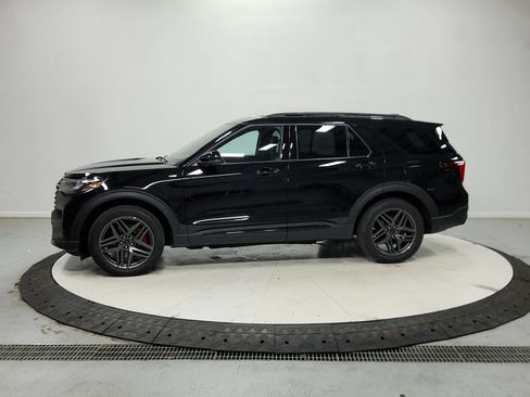 Used 2025 Ford Explorer ST-Line w/ ST-Line Street Pack AWD/4WD image 5