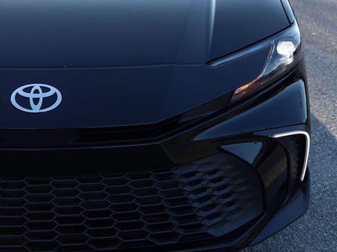 Used 2025 Toyota Camry SE image 16