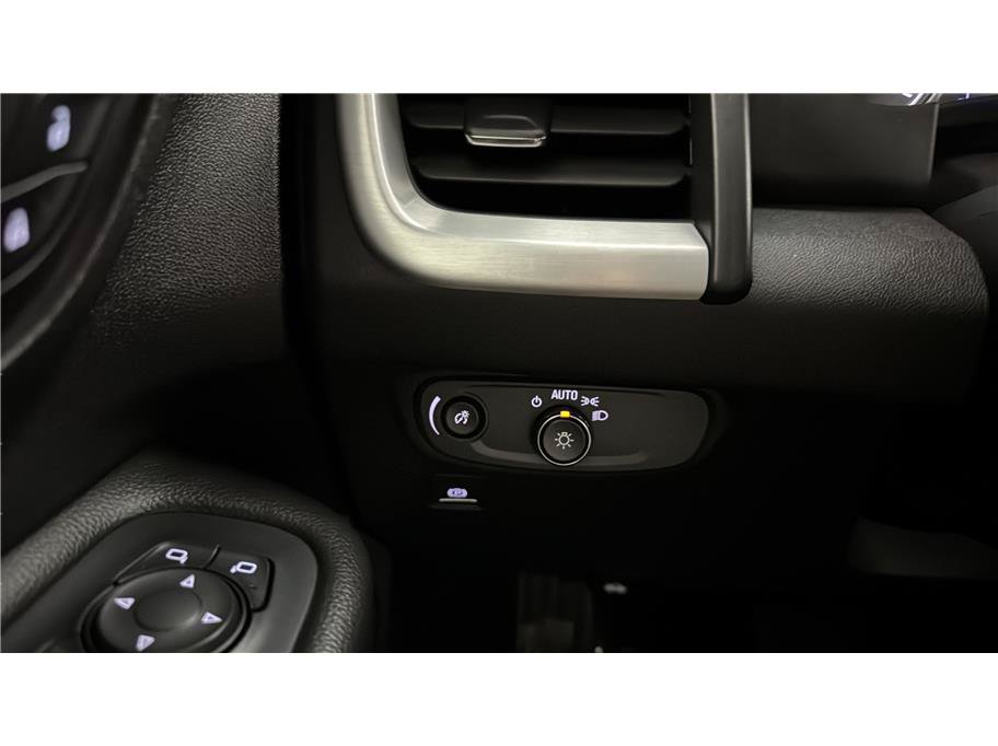 Used 2020 GMC Terrain SLE FWD image 31