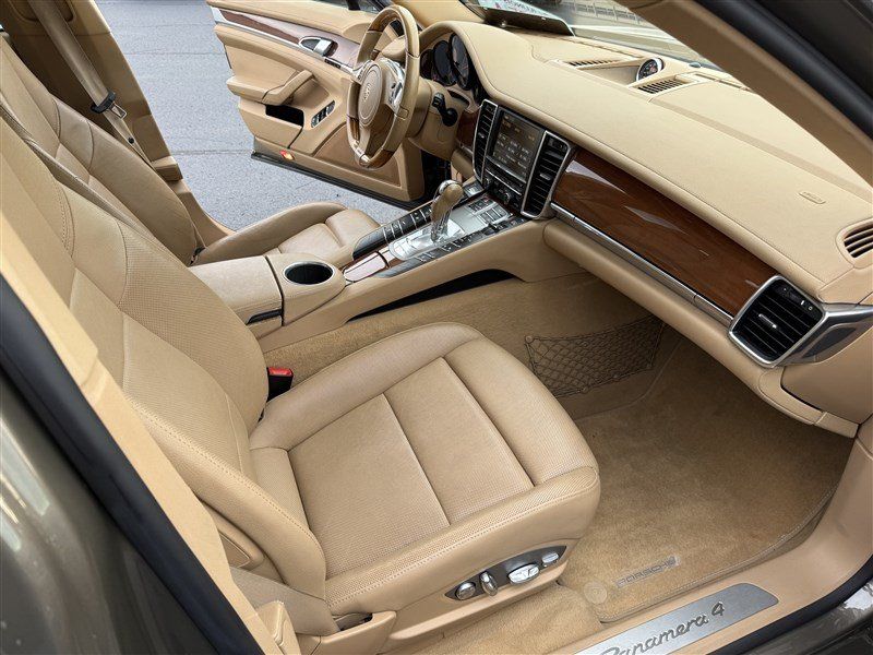 Used 2011 Porsche Panamera RWD image 11