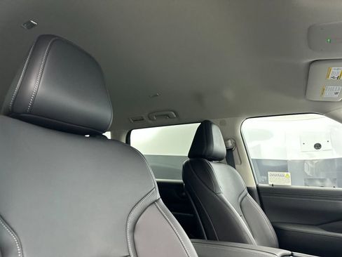 New 2026 Nissan Armada SV image 17