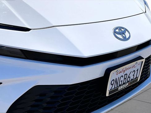 Used 2025 Toyota Camry SE FWD image 29
