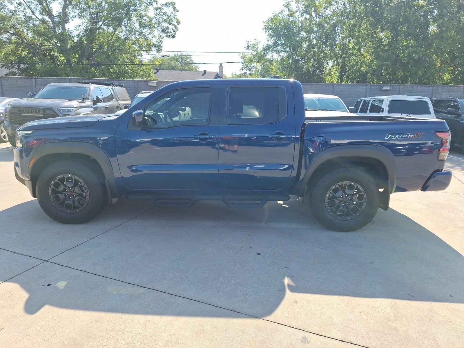 Used 2023 Nissan Frontier Pro-X w/ Pro-X Premium Package RWD image 3