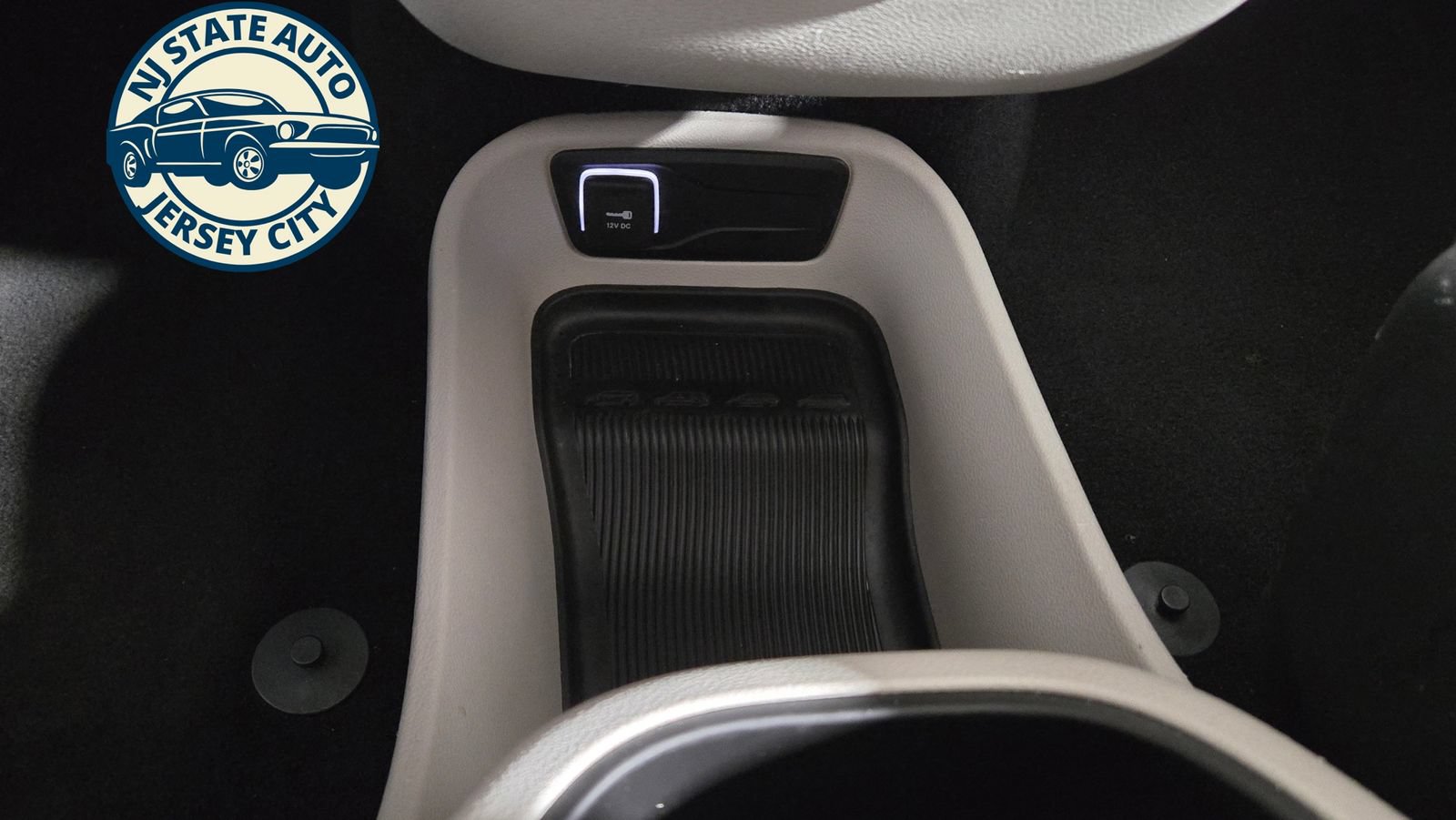 Used 2024 Chrysler Pacifica Limited FWD image 18