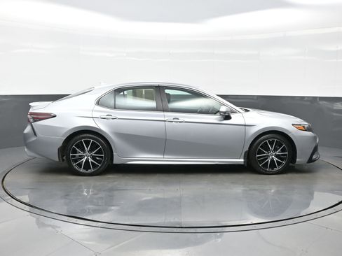 Used 2024 Toyota Camry SE FWD image 7