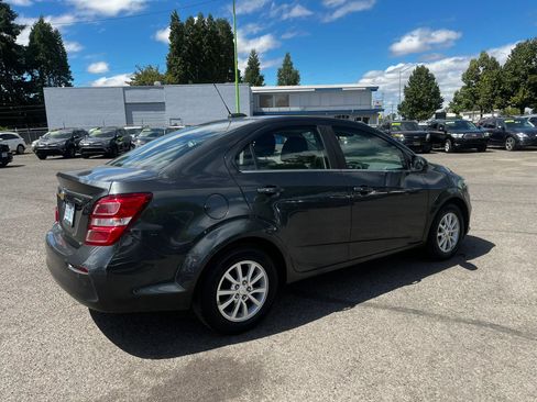 Used 2018 Chevrolet Sonic LT w/ Convenience Package FWD image 3