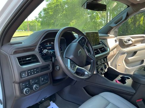 Used 2022 Chevrolet Suburban Z71 w/ Z71 Off-Road Package AWD/4WD image 16