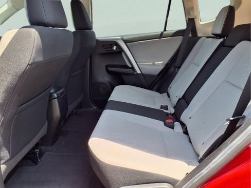 Used 2018 Toyota RAV4 XLE FWD image 11