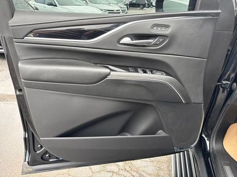Used 2023 Cadillac Escalade ESV V AWD/4WD image 7