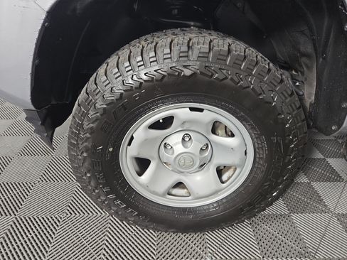 Used 2021 Toyota Tacoma SR w/ SR Convenience Package RWD image 11