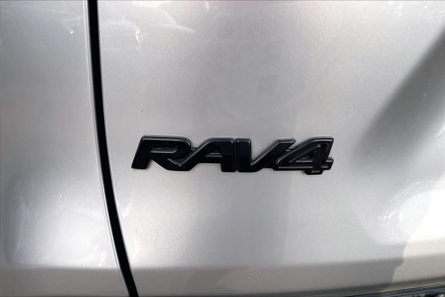 Used 2025 Toyota RAV4 XSE AWD/4WD image 31