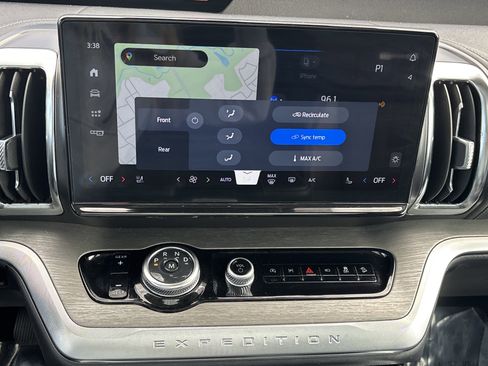 Used 2025 Ford Expedition Platinum AWD/4WD image 17