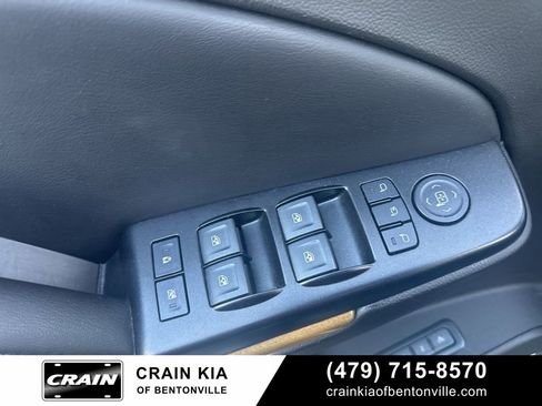 Used 2017 GMC Yukon Denali w/ Open Road Package AWD/4WD image 18