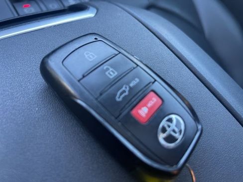 Used 2024 Toyota Highlander XLE image 44