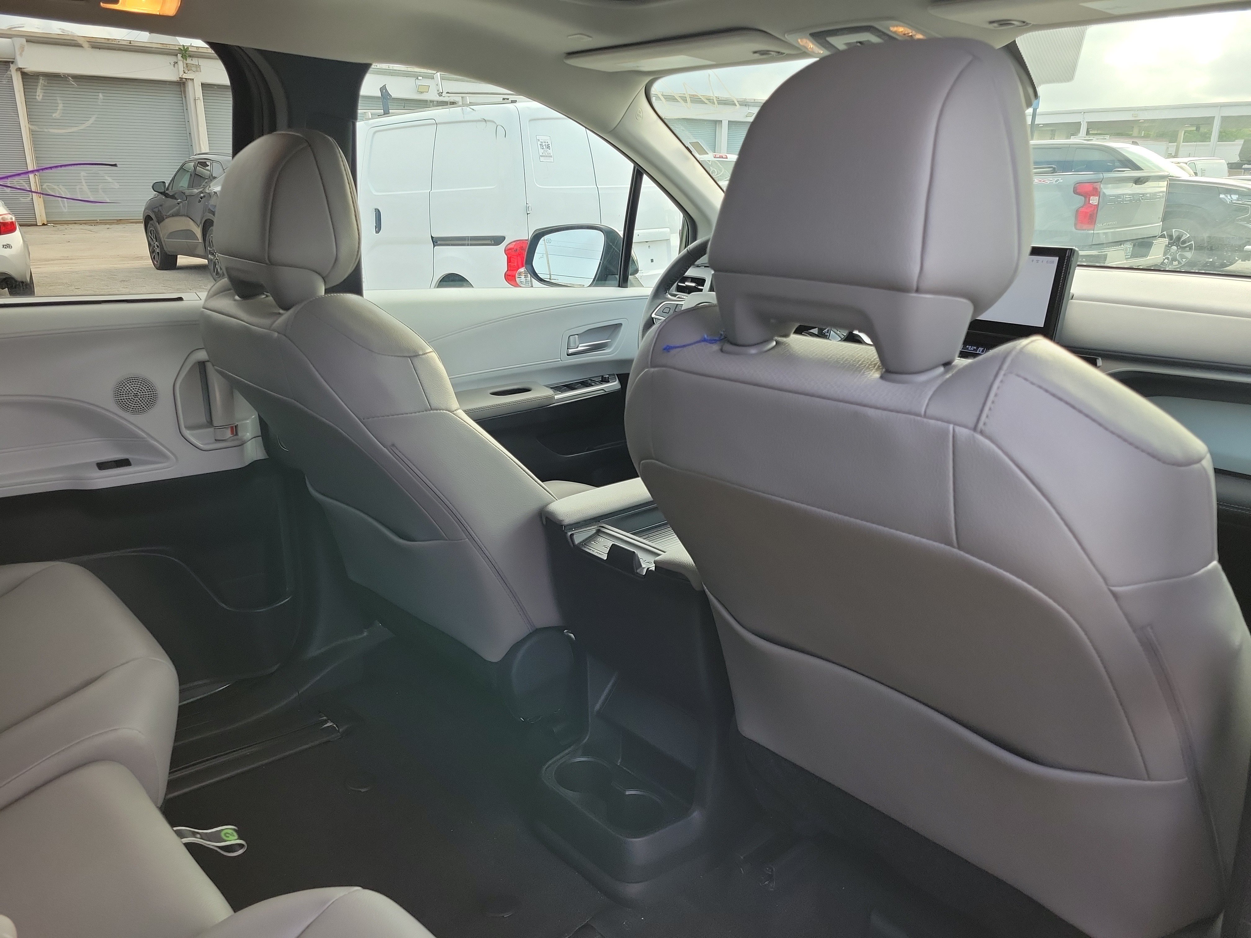 Used 2026 Toyota Sienna XLE FWD image 8