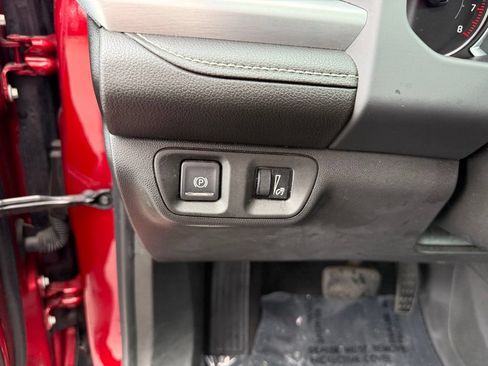 Used 2021 GMC Acadia SLE w/ Driver Convenience Package FWD image 7