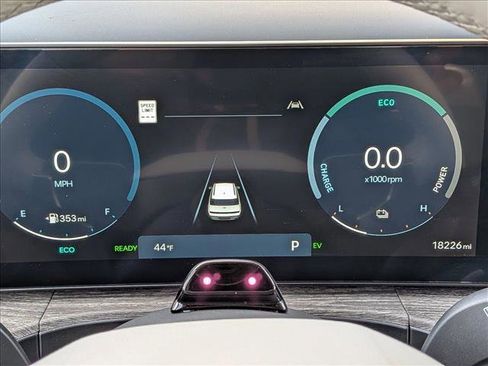 Used 2024 Hyundai Santa Fe Limited image 11