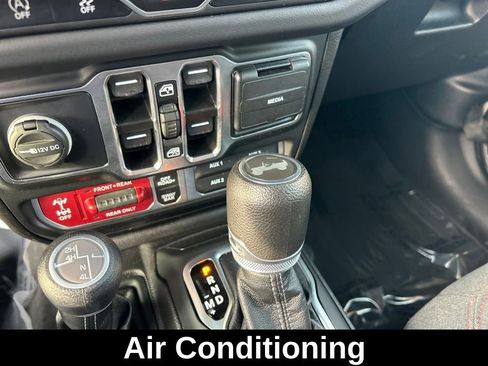 Used 2024 Jeep Wrangler Unlimited Rubicon AWD/4WD image 14