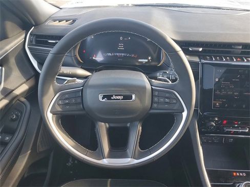 New 2025 Jeep Grand Cherokee L Altitude image 15
