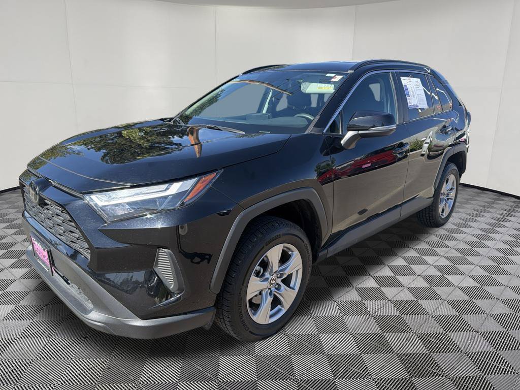 Used 2025 Toyota RAV4 XLE AWD/4WD image 3
