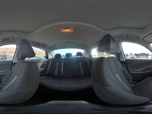 Used 2025 Hyundai Elantra SEL image 44