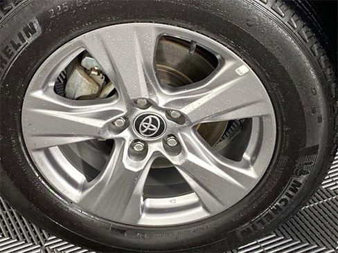 Used 2022 Toyota RAV4 XLE w/ Convenience Package image 29