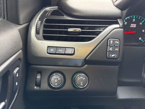 Used 2018 Chevrolet Suburban Premier image 40