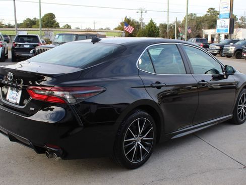 Used 2023 Toyota Camry SE image 5
