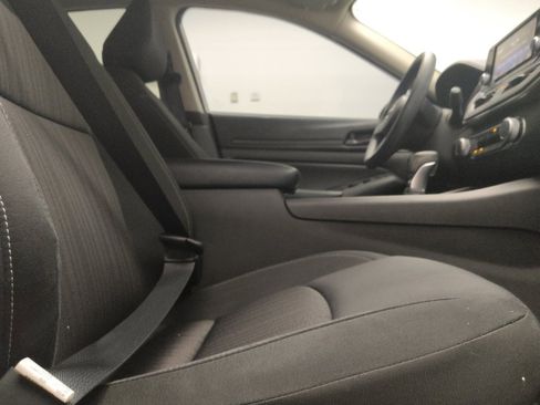 Used 2024 Nissan Altima 2.5 S FWD image 21