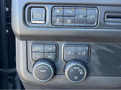Used 2022 Chevrolet Tahoe LT w/ Luxury Package AWD/4WD image 29