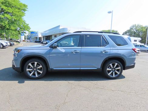 New 2025 Honda Pilot Touring image 3