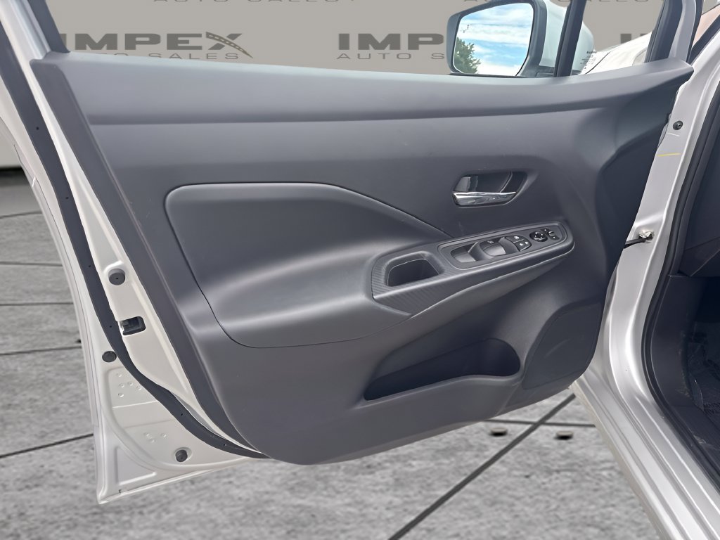 Used 2025 Nissan Versa SV FWD image 21