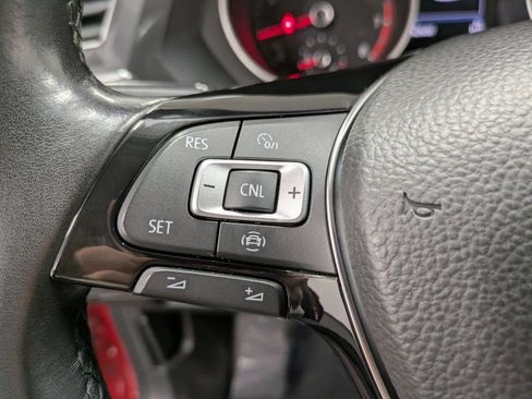 Used 2019 Volkswagen Tiguan SE image 17