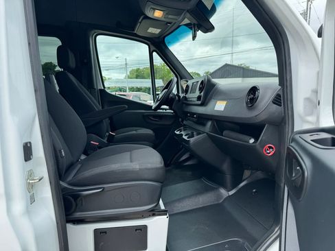 Used 2024 Mercedes-Benz Sprinter 2500 image 10