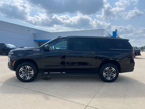 Certified 2025 Chevrolet Suburban Z71 AWD/4WD image 2