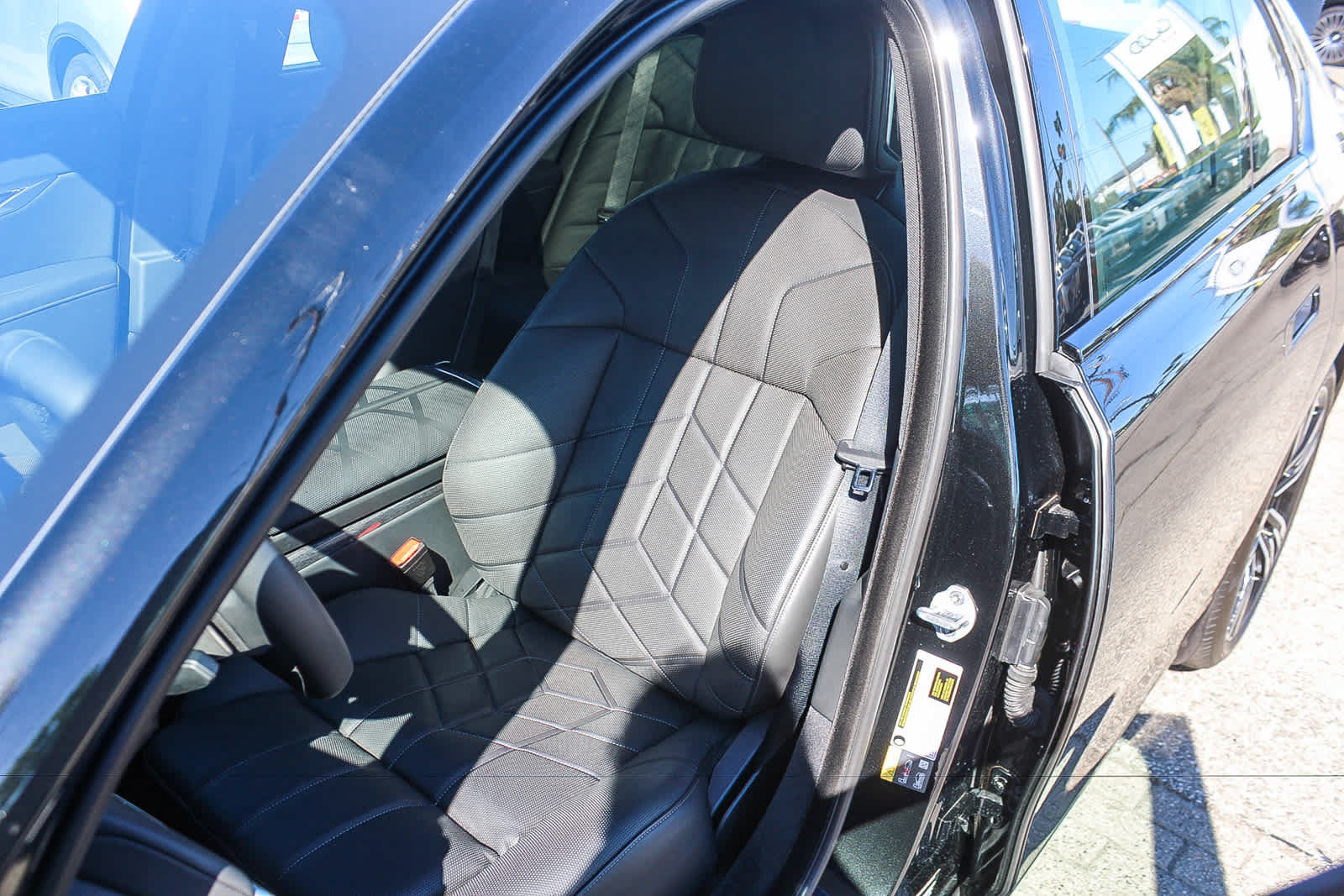 Used 2026 BMW 750e xDrive w/ Executive Package AWD/4WD image 25