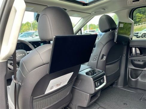 Certified 2025 Kia Carnival SX Prestige image 7