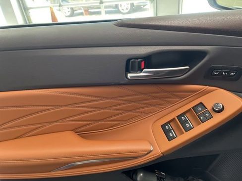Used 2019 Toyota Avalon Limited FWD image 18