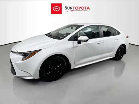 Used 2025 Toyota Corolla LE image 9