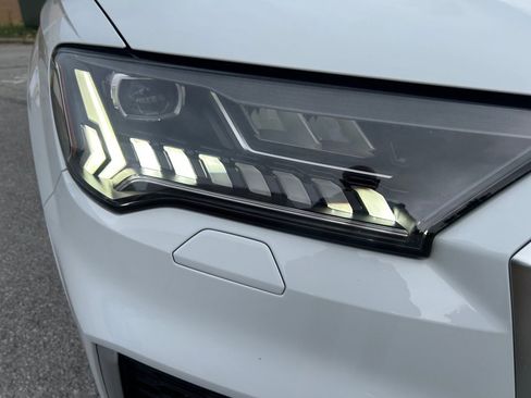Certified 2022 Audi SQ7 Prestige AWD/4WD image 24