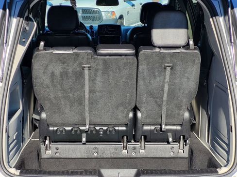 Used 2019 Dodge Grand Caravan SXT image 21