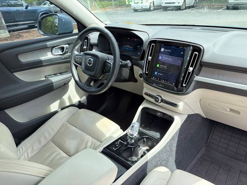 Used 2023 Volvo XC40 B5 Plus w/ Protection Package Premier image 20