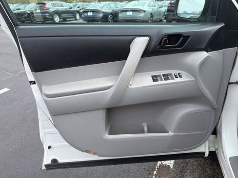 Used 2010 Toyota Highlander 2WD image 17