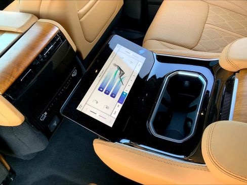 Used 2022 Jeep Grand Wagoneer Series III w/ HD Trailer Tow Package image 37