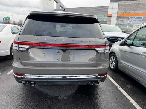 Used 2025 Lincoln Aviator Reserve w/ Equipment Group 201A image 9