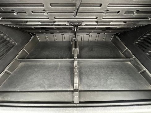 Used 2019 Chevrolet Suburban LT image 14