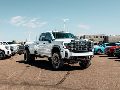 Used 2026 GMC Sierra 3500 Denali Ultimate w/ LPO, Black Badging Package
