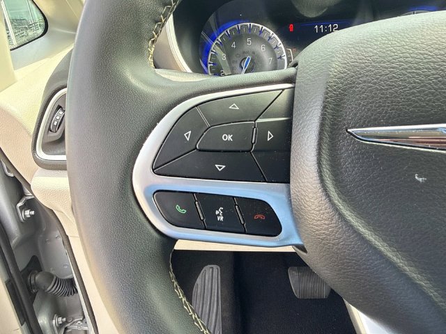 Used 2024 Chrysler Pacifica Touring-L FWD image 28