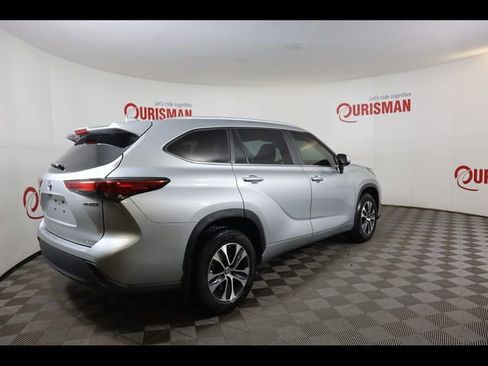 Used 2023 Toyota Highlander XLE image 8